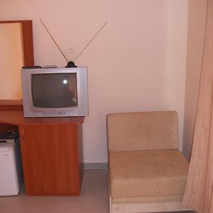 Zimmer mit Kingsize-Bett
